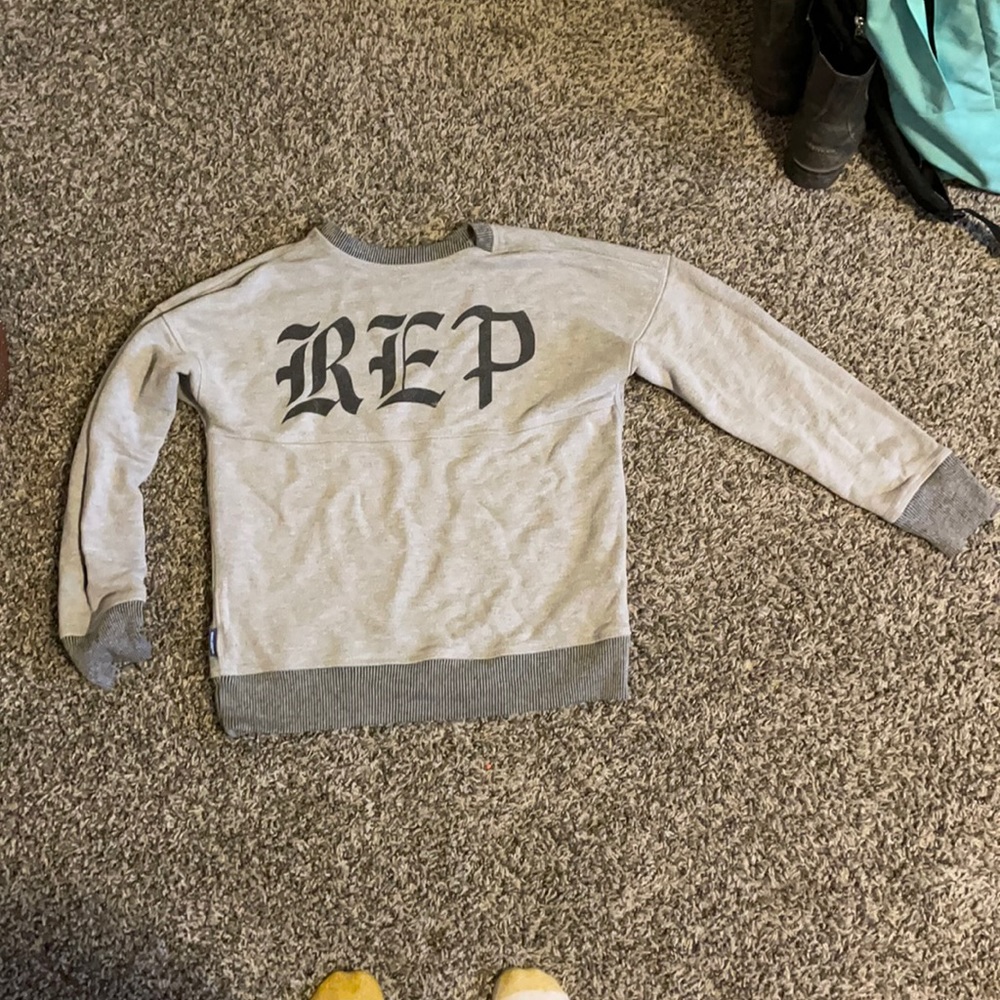 Grey long sleeve shirt